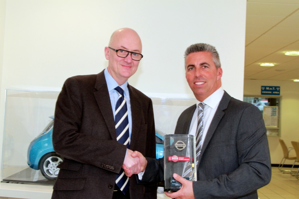 Managing Director at Glyn Hopkin, Fraser Cohen, receiving the prestigious Nissan Global Award from Jim Wright - Managing Director of Nissan Motor (GB) Limited