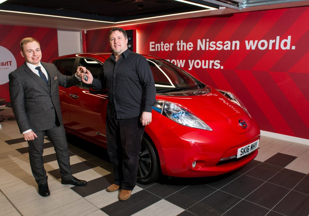 Cezar Skrzypinski, Innovation Specialist at Western Nissan Edinburgh, presents Neil Swanson with the keys to his ‘new’ car.