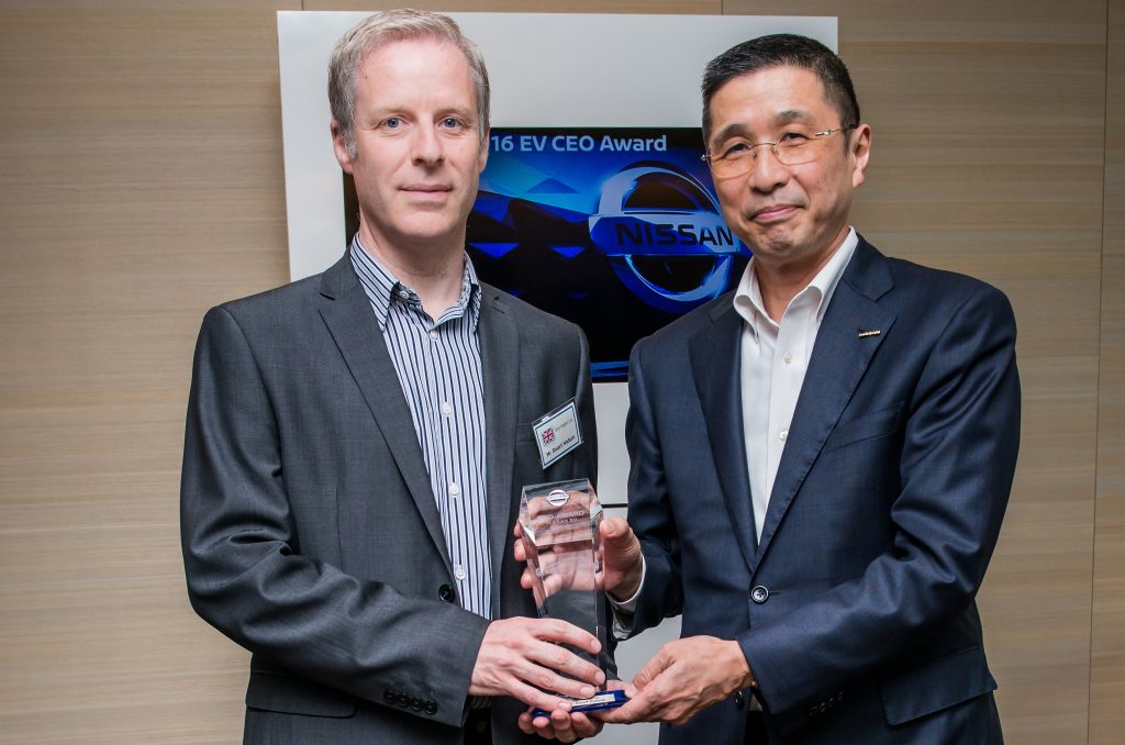 Stuart Hodson, left, receiving his award from Nissan Global CEO Hiroto Saikawa